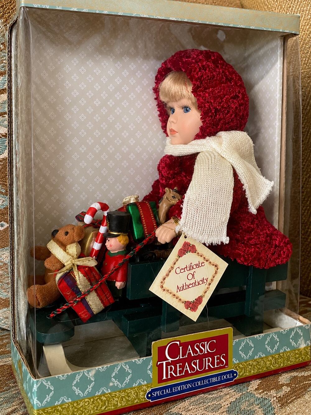 DANDEE COLLECTOR'S CHOICE BISQUE PORCELAIN CHRISTMAS DOLL ON SLEIGH Santa new